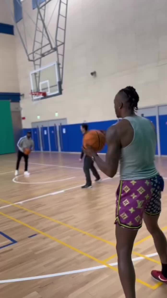 明天要復出！霍華德ins曬訓練視頻：超人就要回歸賽場?。ɑ羧A德的ins賬號）