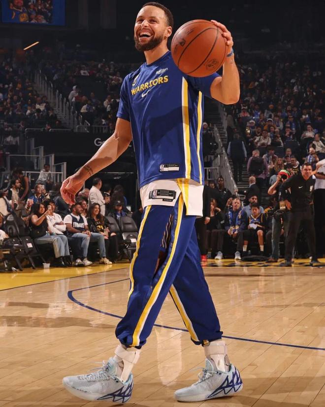 一年怒虧2個億，庫里和安德瑪的“孽緣”