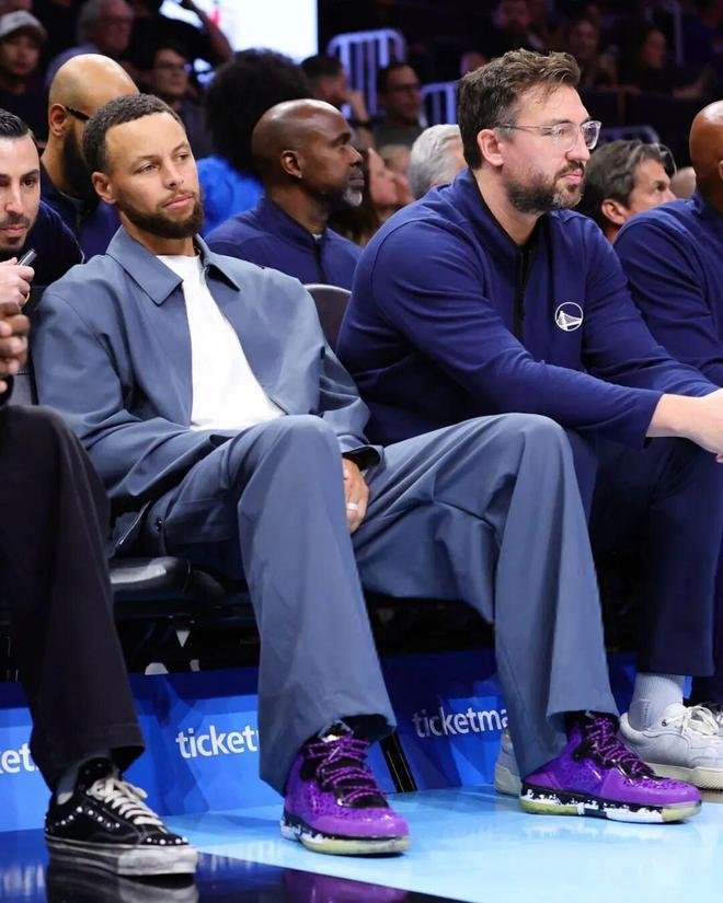 一年怒虧2個億，庫里和安德瑪的“孽緣”